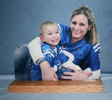 Mom boy.jpg (25199 bytes)